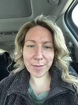 Snapshot of LittleMsMILF chatting on 02.26.26 LittleMsMILF online show from 02.26.26