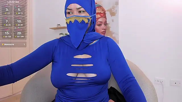 Snapshot of Layla_arabelle chatting on 10.22.25 Layla arabelle online show from 10.22.25