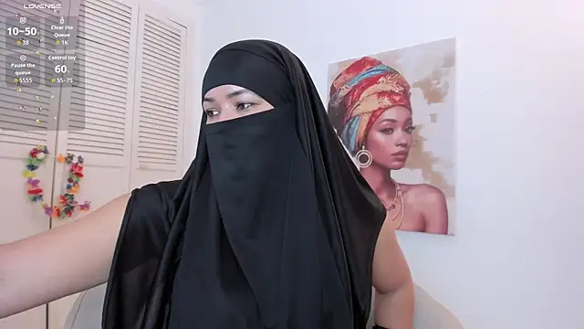 Snapshot of Layla_arabelle chatting on 10.24.25 Layla arabelle online show from 10.24.25