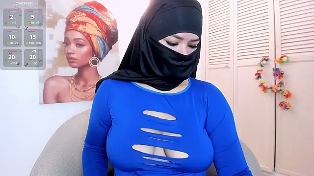 Snapshot of Layla_arabelle chatting on 11.23.25 Layla arabelle online show from 11.23.25