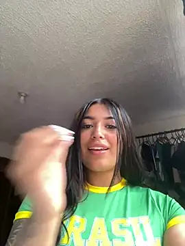 Snapshot of KatianPierce chatting on 06.17.26 KatianPierce online show from 06.17.26