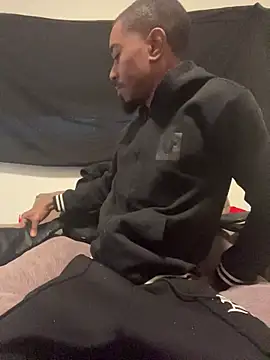 Snapshot of 9blk chatting on 11.12.25 9blk online show from 11.12.25