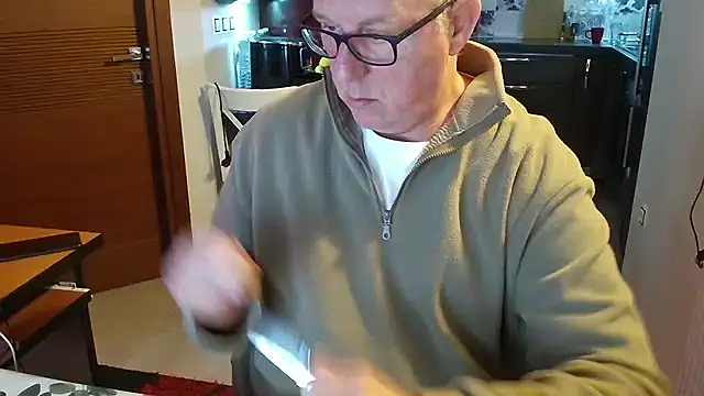 Snapshot of JamesBauer chatting on 02.03.26 JamesBauer online show from 02.03.26