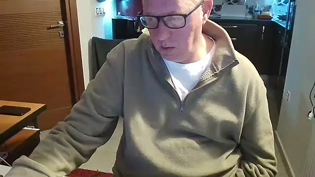 Snapshot of JamesBauer chatting on 02.04.26 JamesBauer online show from 02.04.26