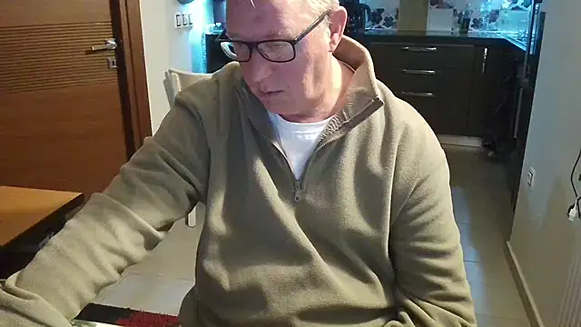 Snapshot of JamesBauer chatting on 02.05.26 JamesBauer online show from 02.05.26