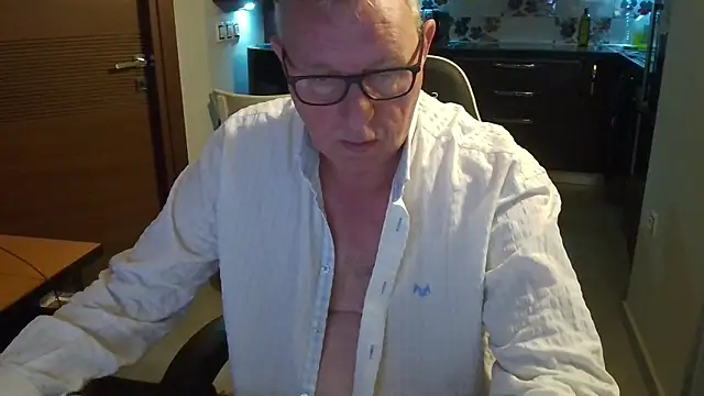 Snapshot of JamesBauer chatting on 03.01.26 JamesBauer online show from 03.01.26