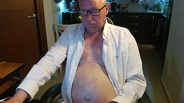 Snapshot of JamesBauer chatting on 03.07.26 JamesBauer online show from 03.07.26