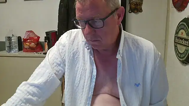 Snapshot of JamesBauer chatting on 03.21.26 JamesBauer online show from 03.21.26