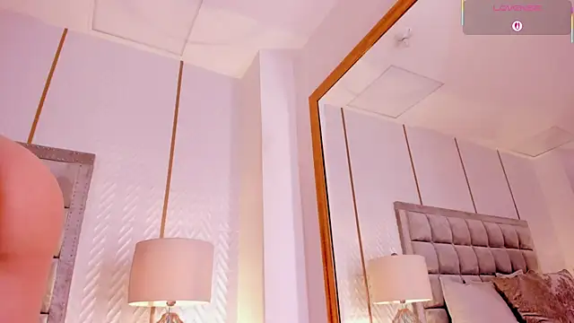 Snapshot of laurencarter1 chatting on 11.29.25 laurencarter1 online show from 11.29.25