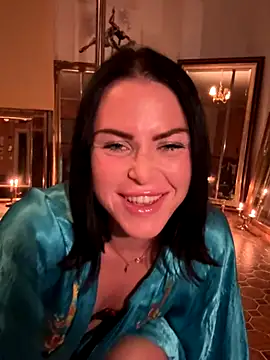 Snapshot of missninasparkle chatting on 10.15.25 missninasparkle online show from 10.15.25