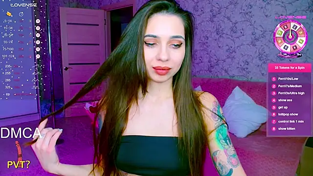 Snapshot of vinkiepinkie chatting on 02.17.26 vinkiepinkie online show from 02.17.26