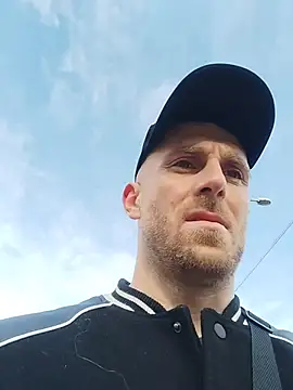 Snapshot of trainwithme chatting on 10.25.25 trainwithme online show from 10.25.25