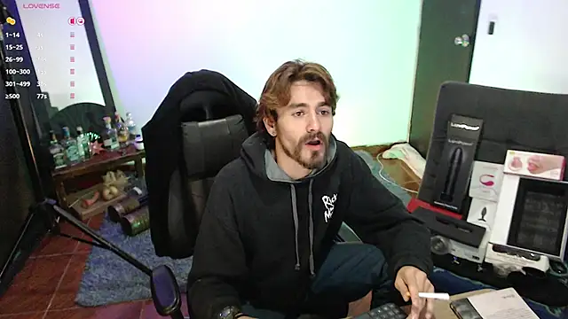 Snapshot of Aaron_malikk chatting on 10.24.25 Aaron malikk online show from 10.24.25