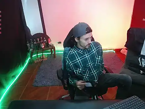 Snapshot of Aaron_malikk chatting on 10.31.25 Aaron malikk online show from 10.31.25