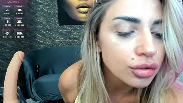 Snapshot of IzabelaTessa chatting on 10.01.25 IzabelaTessa online show from 10.01.25