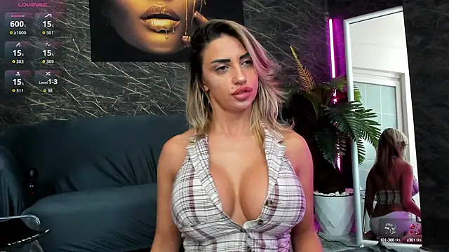Snapshot of IzabelaTessa chatting on 10.05.25 IzabelaTessa online show from 10.05.25