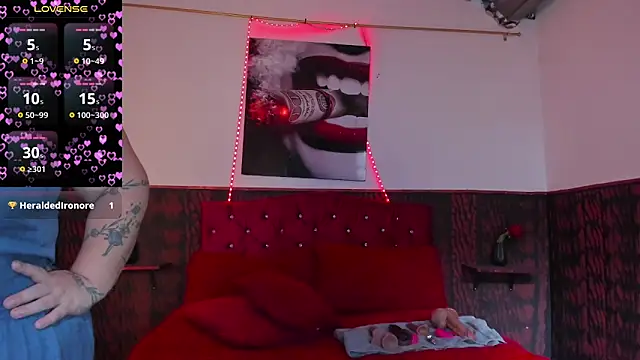 Snapshot of dirtyBBWplay chatting on 12.16.25 dirtyBBWplay online show from 12.16.25