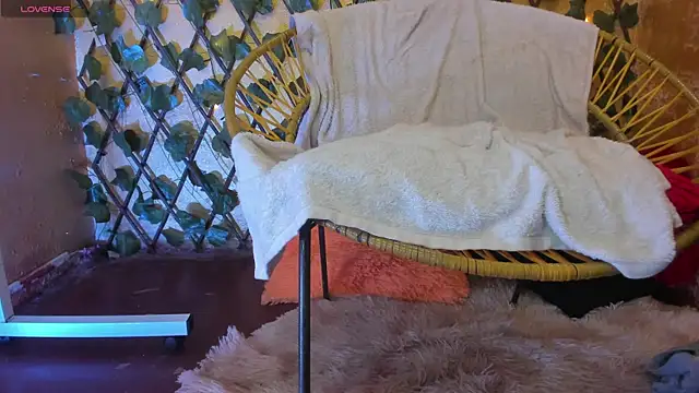 Snapshot of dirtyBBWplay chatting on 12.23.25 dirtyBBWplay online show from 12.23.25