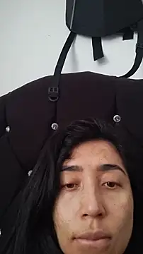 Snapshot of Elowyn chatting on 11.18.25 Elowyn online show from 11.18.25