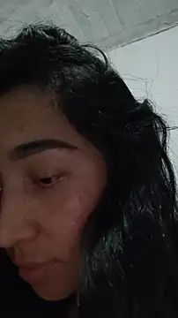 Snapshot of Elowyn chatting on 11.21.25 Elowyn online show from 11.21.25