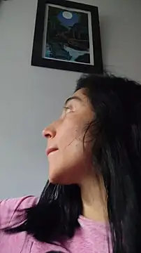 Snapshot of Elowyn chatting on 11.30.25 Elowyn online show from 11.30.25