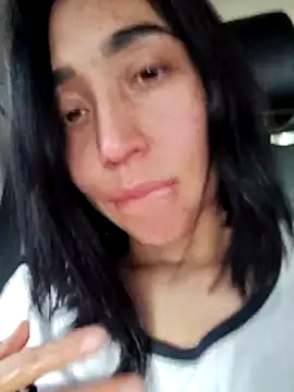 Snapshot of Elowyn chatting on 01.05.26 Elowyn online show from 01.05.26