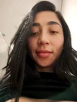 Snapshot of Elowyn chatting on 02.19.26 Elowyn online show from 02.19.26