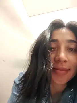 Snapshot of Elowyn chatting on 02.27.26 Elowyn online show from 02.27.26