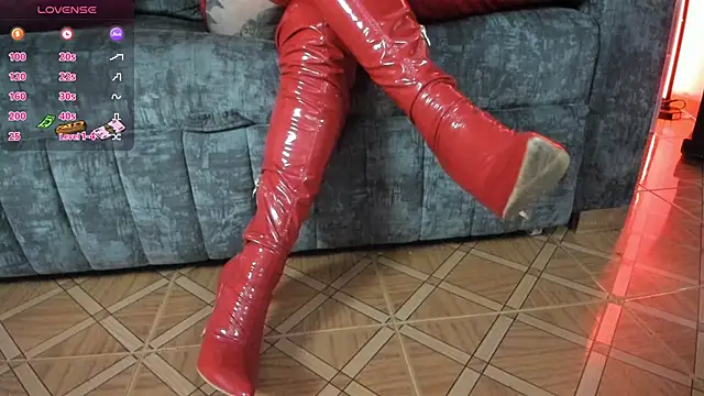 Snapshot of _LuanaDabbraccio chatting on 11.21.25 LuanaDabbraccio online show from 11.21.25