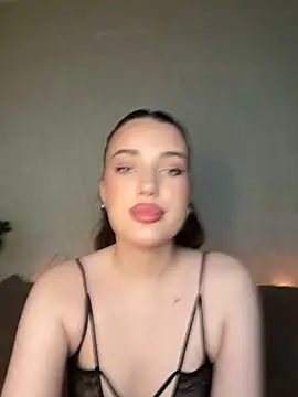 Snapshot of Ariana_Sanderss chatting on 12.14.25 Ariana Sanderss online show from 12.14.25