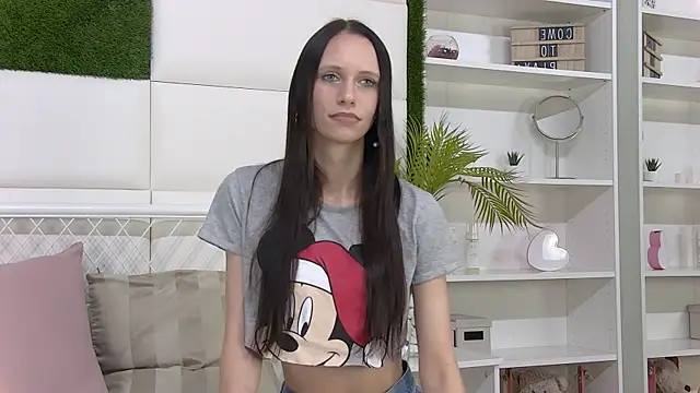 TaraHarris online show from 11.07.25