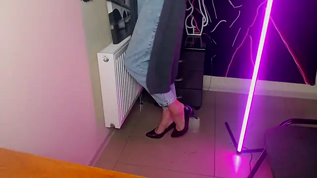 VanessaRey  online show from 11.30.25