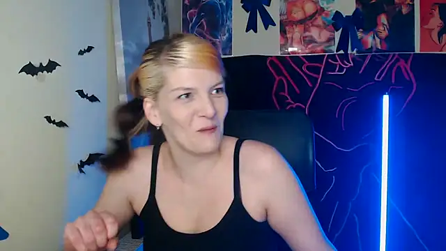VanessaRey  online show from 04.21.26