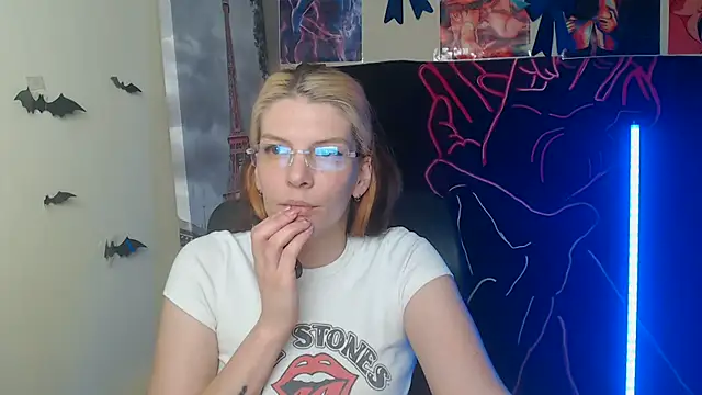 VanessaRey  online show from 04.30.26