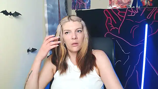Snapshot of VanessaRey_ chatting on 06.03.26 VanessaRey online show from 06.03.26