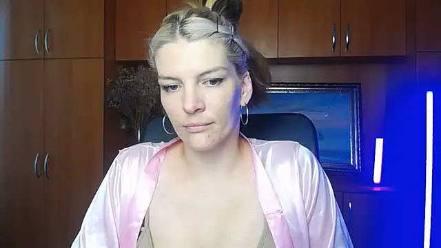 Snapshot of VanessaRey_ chatting on 06.05.26 VanessaRey online show from 06.05.26