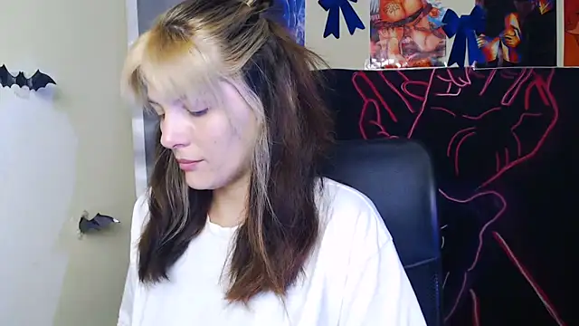 Snapshot of VanessaRey_ chatting on 06.16.26 VanessaRey online show from 06.16.26