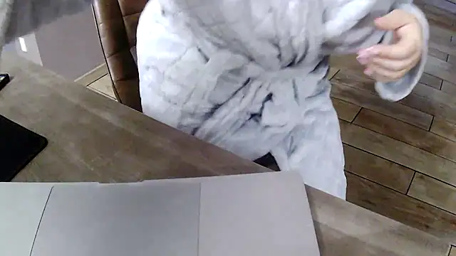 Snapshot of lady_gloria69 chatting on 10.21.25 lady gloria69 online show from 10.21.25