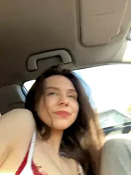 Snapshot of MilaBee chatting on 10.25.25 MilaBee online show from 10.25.25