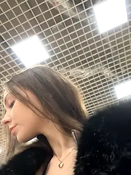 Snapshot of MilaBee chatting on 01.08.26 MilaBee online show from 01.08.26