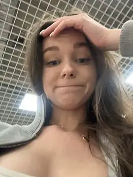 Snapshot of MilaBee chatting on 01.10.26 MilaBee online show from 01.10.26