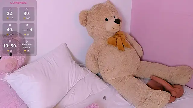 Snapshot of BritanyLin__ chatting on 10.11.25 BritanyLin   online show from 10.11.25