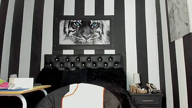 dirtyplayluna online show from 10.22.25