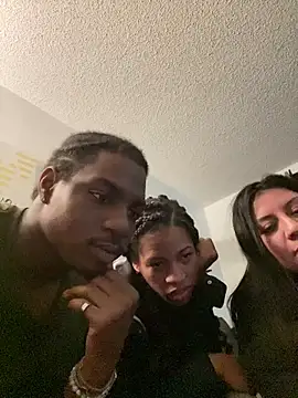 tooprettypatricia online show from 03.18.25