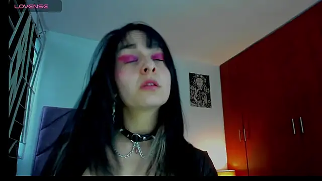KARINNA  RAVEN online show from 05.23.26