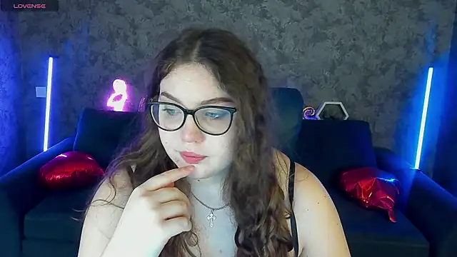 LuxSopphia online show from 02.22.26