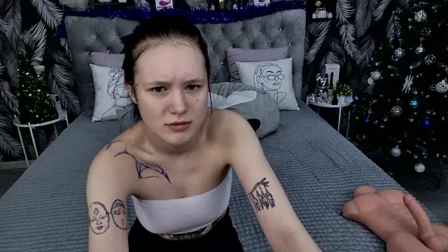 CarolineTenders online show from 12.21.25