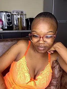 Snapshot of YummyMelanin117 chatting on 10.29.25 YummyMelanin117 online show from 10.29.25