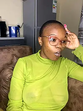 Snapshot of YummyMelanin117 chatting on 11.06.25 YummyMelanin117 online show from 11.06.25