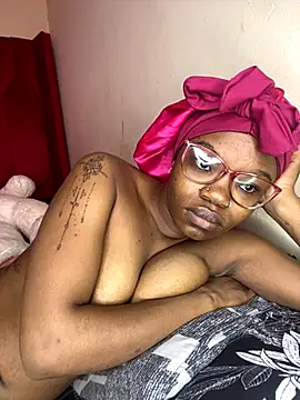 Snapshot of YummyMelanin117 chatting on 11.17.25 YummyMelanin117 online show from 11.17.25